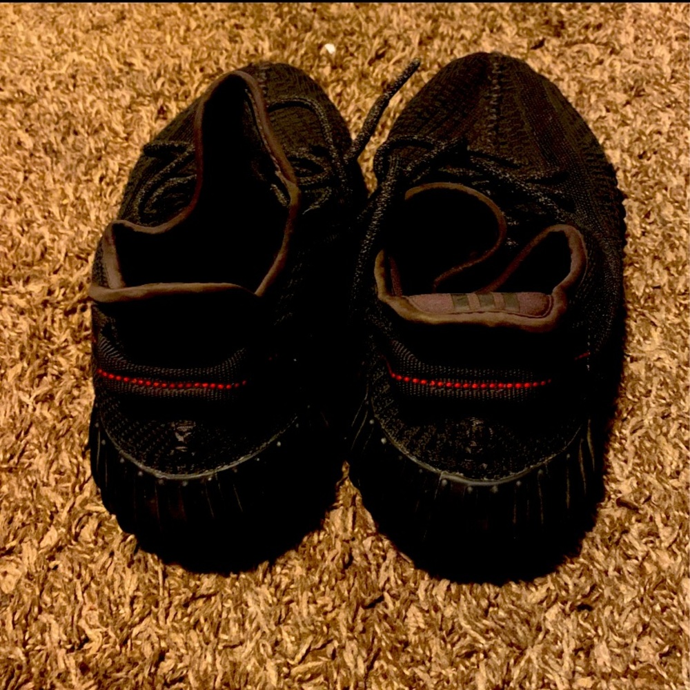 Black Yezzys size 9.5 Men’s